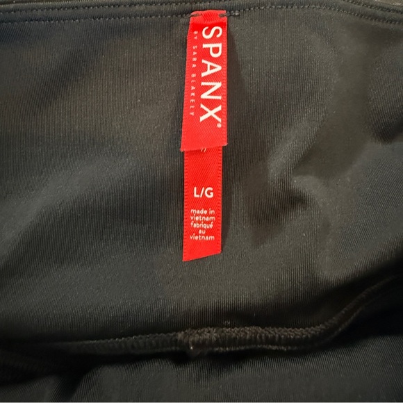 ✨ Spanx Faux Leather Leggings – Size Large ✨ - Picture 2 of 6